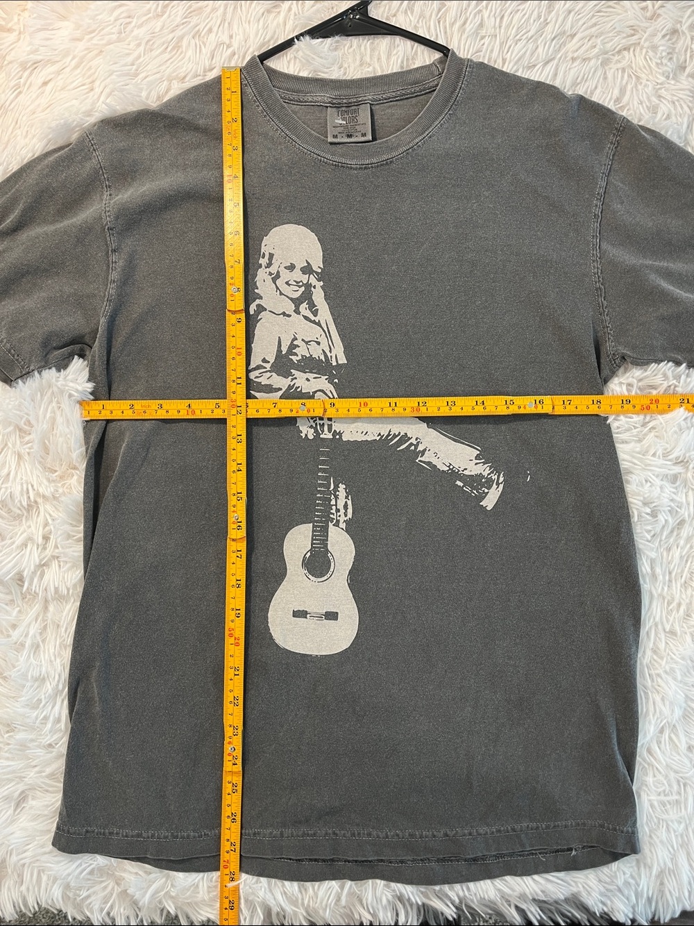 Dolly Parton with guitar Medium - Picture 5 of 7